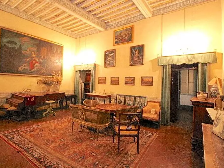 Immagine 1 di Palazzo in vendita  in Piazza della Maddalena a Pescia