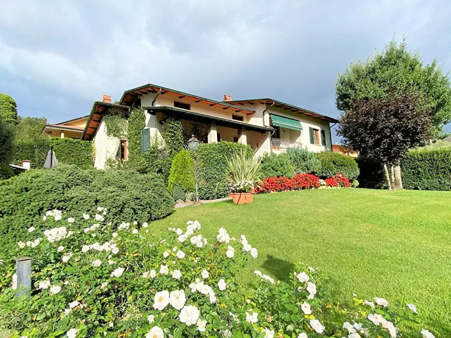 Immagine 1 di Villa in vendita  in Via di Castagnori a Pescaglia