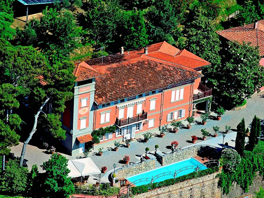Immagine 1 di Villa in vendita  in Lari a Lari