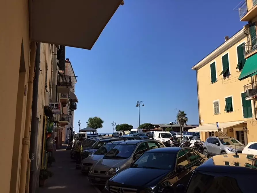Immagine 1 di Attività commerciale in affitto  in via colombo a Ventimiglia