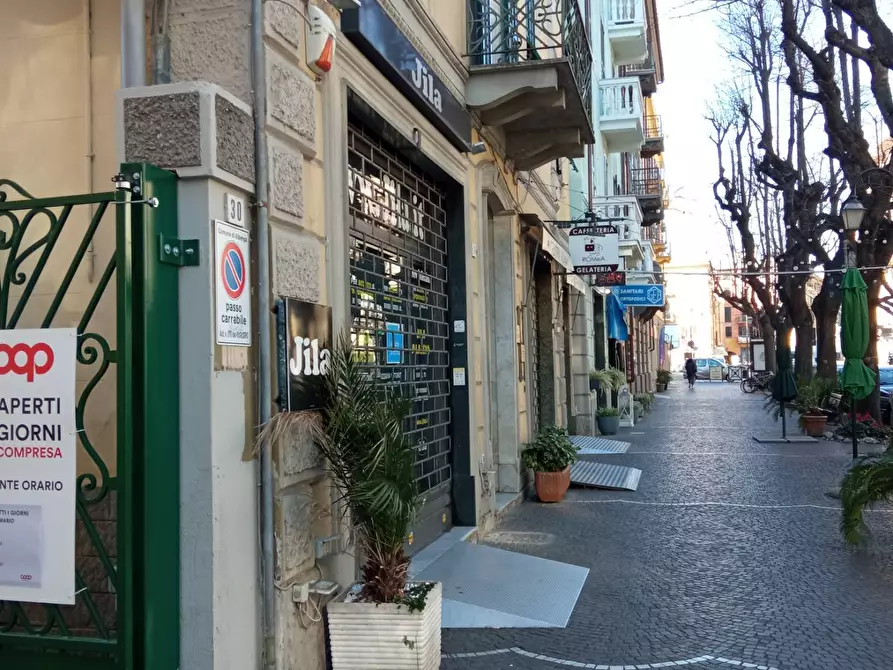 Immagine 1 di Locale commerciale in affitto  a Albenga