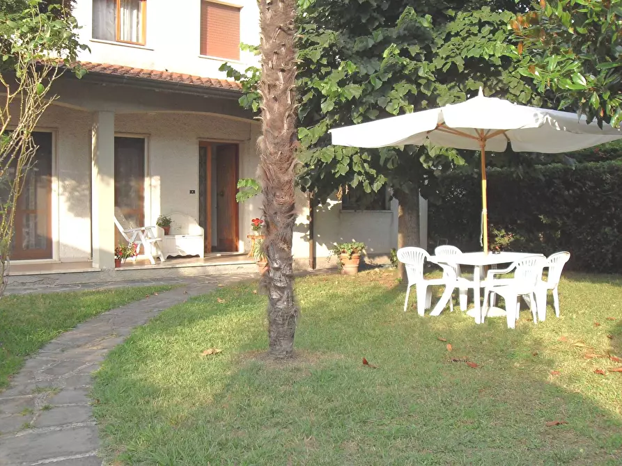 Immagine 1 di Casa indipendente in affitto  in via marietta a Montignoso