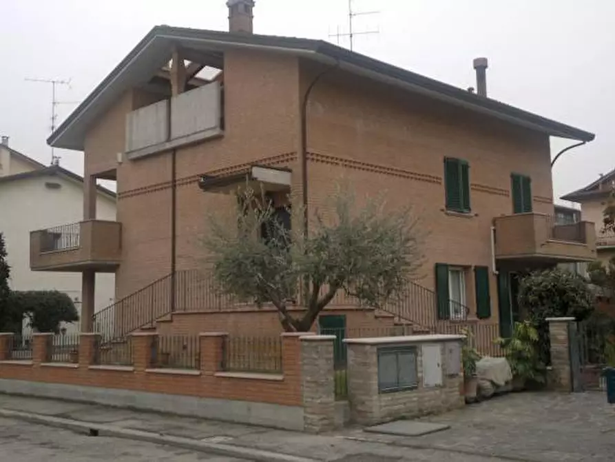 Immagine 1 di Villa in vendita  in Via falconara a Ravenna