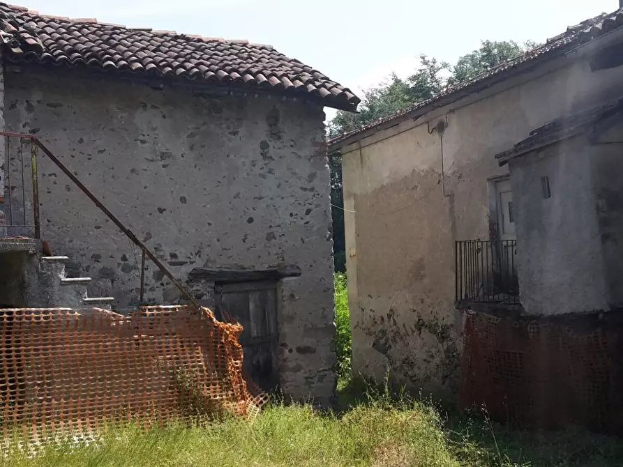 Immagine 1 di Rustico / casale in vendita  in Località villa a Giusvalla
