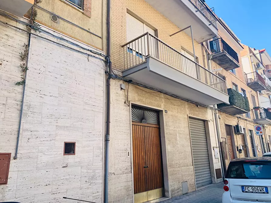 Immagine 1 di Appartamento in vendita  in Via Vittorio Veneto a Lucera