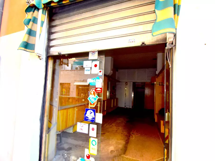 Immagine 1 di Attività commerciale in affitto  in Via Donghi a Genova