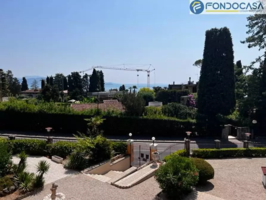 Immagine 1 di Villa in vendita  in Via Disciplina a Gardone Riviera