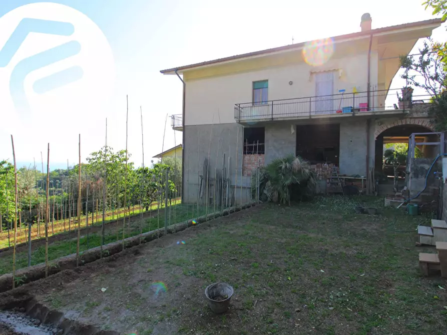Immagine 1 di Villa in vendita  in Via della Resistenza a Montignoso