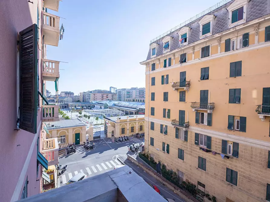 Immagine 1 di Appartamento in vendita  in Via Ayroli a Genova