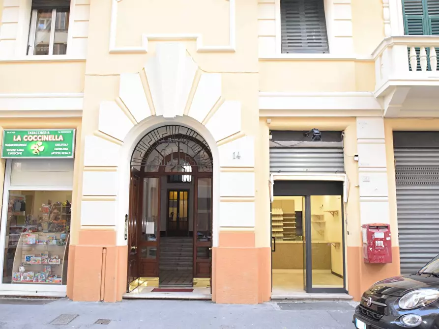 Immagine 1 di Locale commerciale in affitto  in Via Trento a Genova