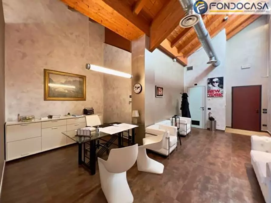 Immagine 1 di Ufficio in vendita  in Via Adua a Desenzano Del Garda
