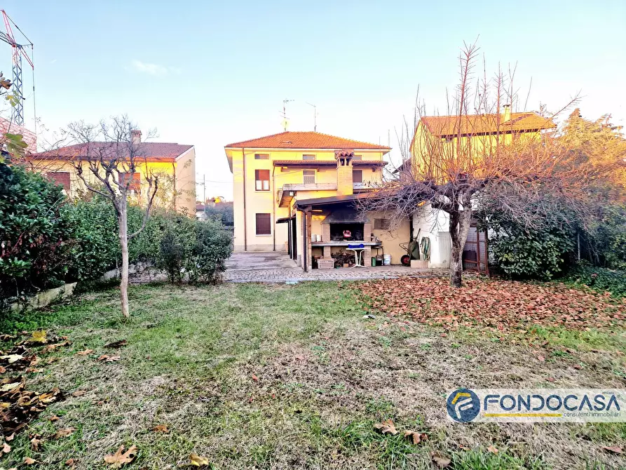 Immagine 1 di Villa in vendita  in Via Del Gallo a Cazzago San Martino