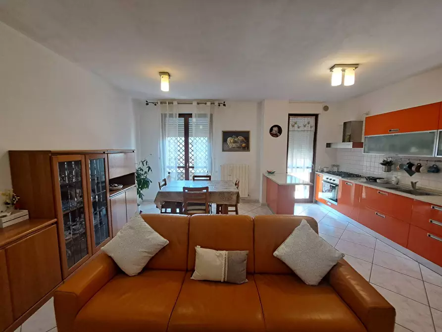 Immagine 1 di Appartamento in vendita  in Piazza Costantino Rozzi a Folignano