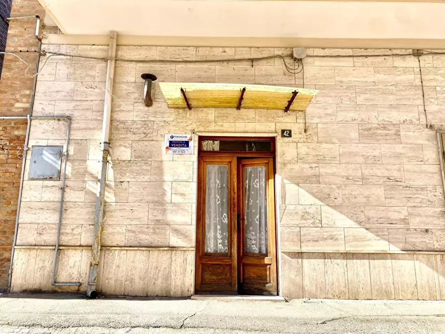 Immagine 1 di Casa indipendente in vendita  in VIA GENERALE SAVERIO FOLLIERO a Lucera