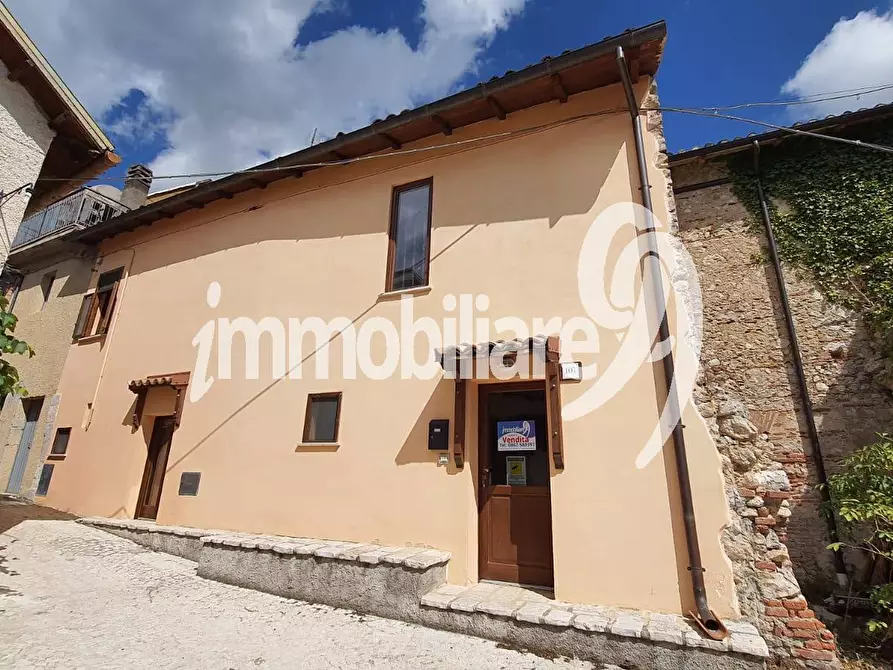 Immagine 1 di Casa indipendente in vendita  in Via Galante a Pizzoli