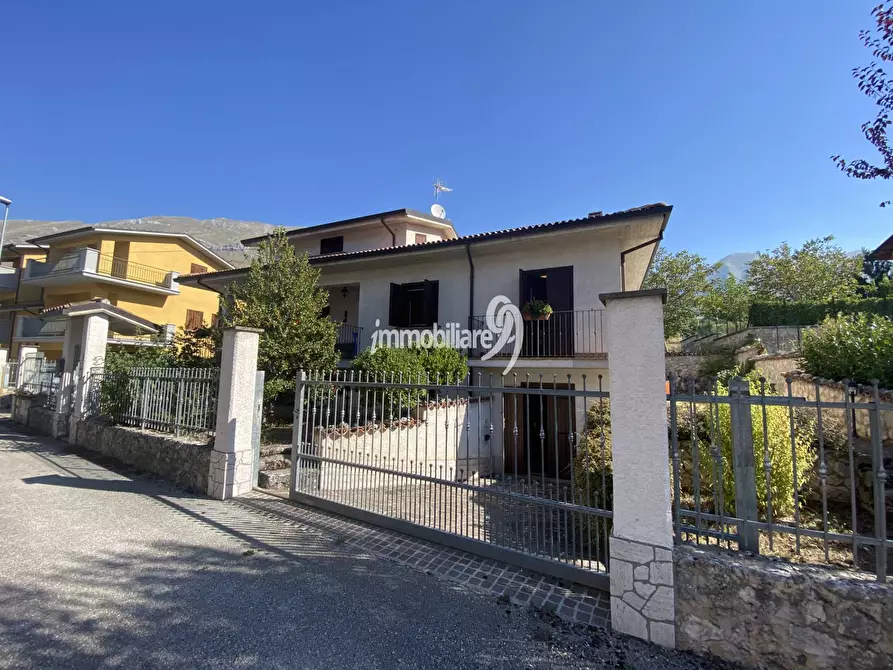 Immagine 1 di Villa in vendita  in Strada Statale 17bis a L'aquila