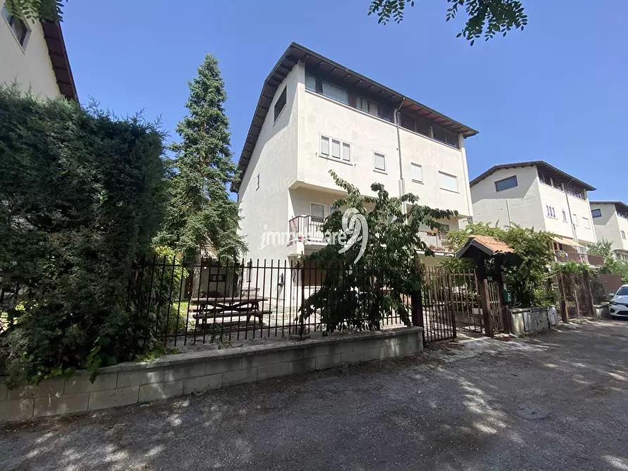 Immagine 1 di Villa in vendita  in Via Cerri a L'aquila