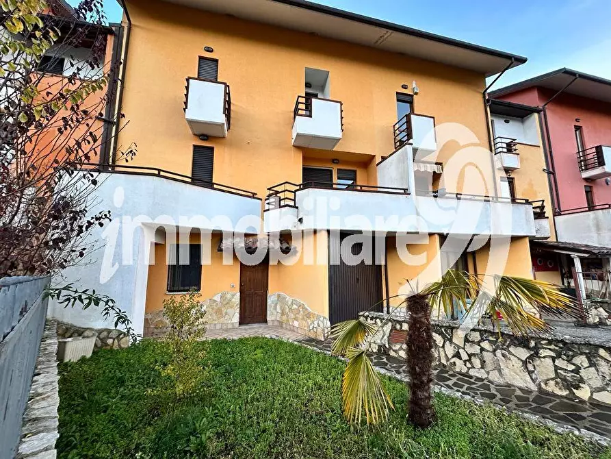 Immagine 1 di Villa in vendita  in via Cascina a L'aquila