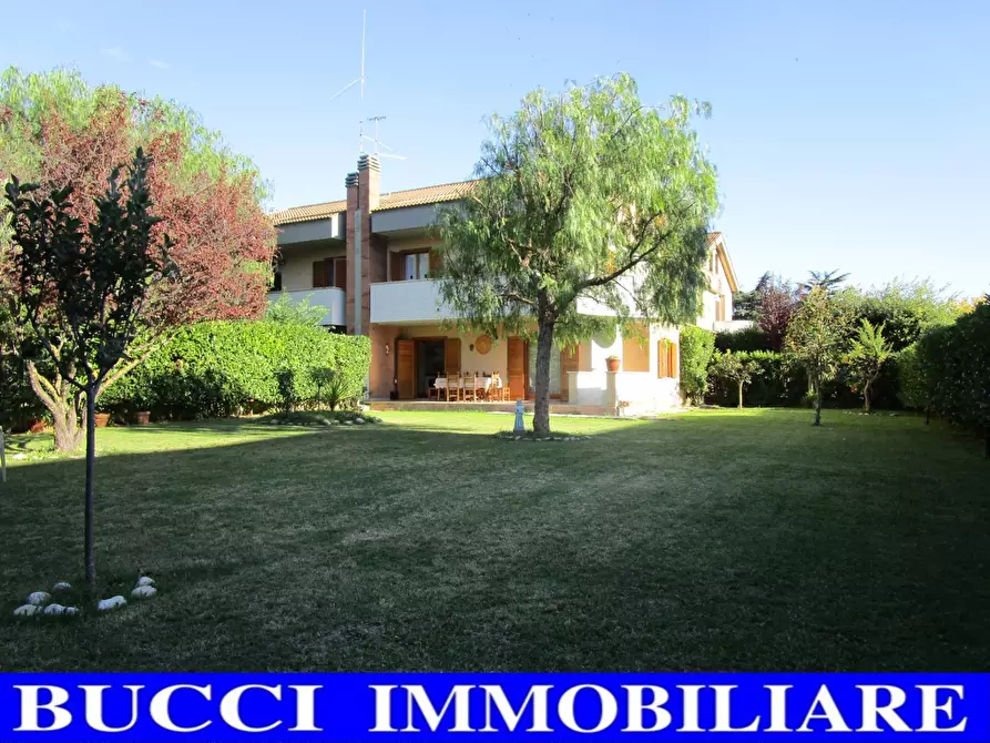 Immagine 1 di Villa in vendita  in via Collina a Citta' Sant'angelo