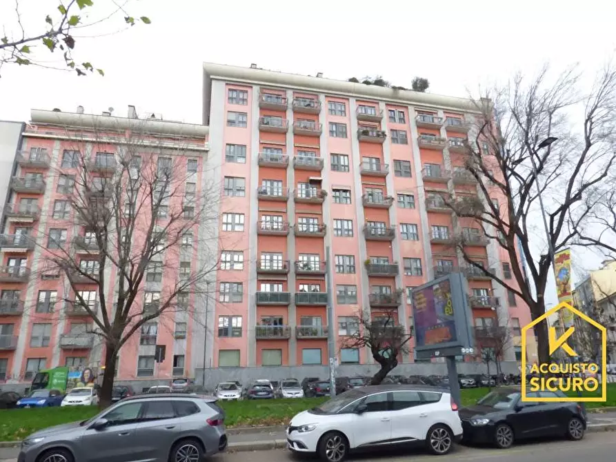Immagine 1 di Appartamento in vendita  in Via Adige a Milano