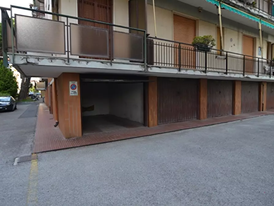 Immagine 1 di Locale commerciale in vendita  in Via Amalfi a Loano