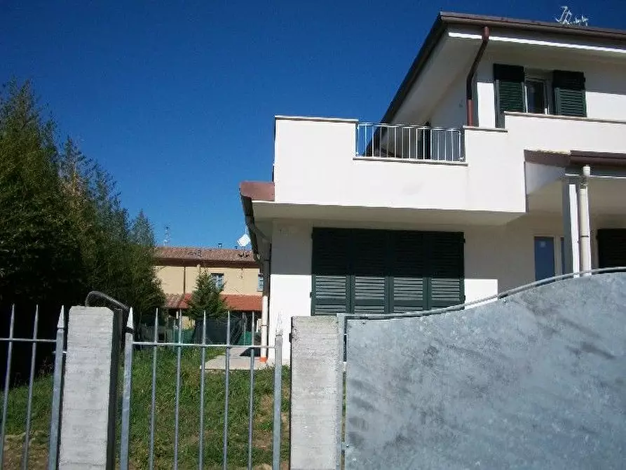 Immagine 1 di Villa in vendita  in LIDO DI CAMAIORE SECCO a Camaiore