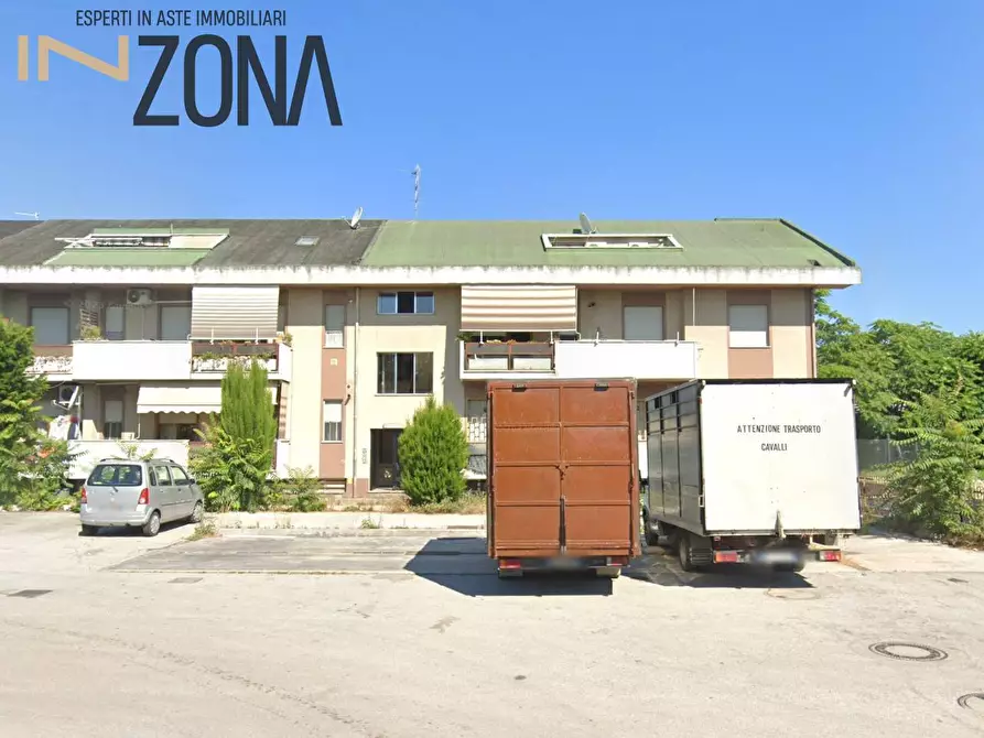 Immagine 1 di Appartamento in vendita  in Via Raiale a Pescara