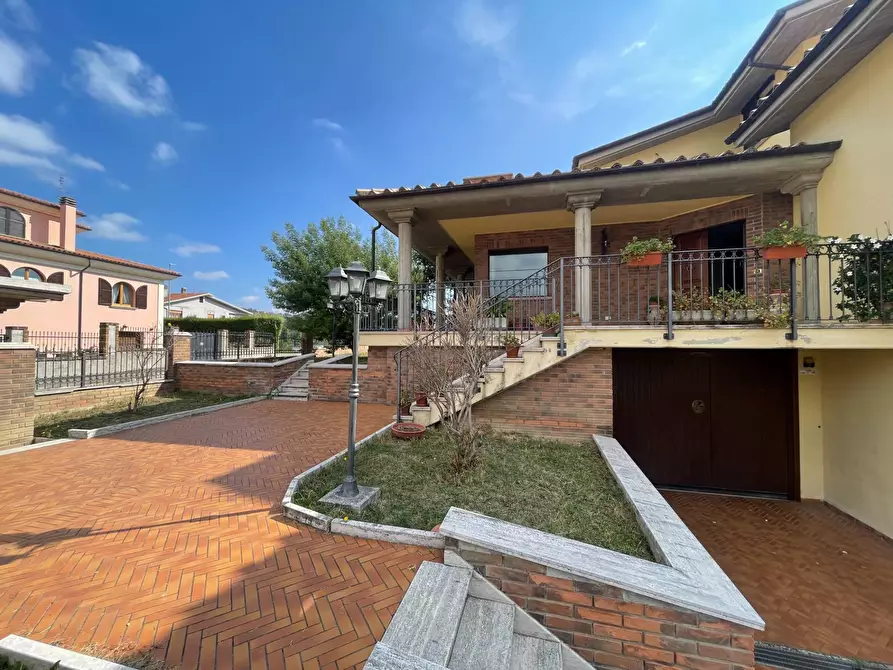 Immagine 1 di Villa in vendita  in Via Profico a Ancarano