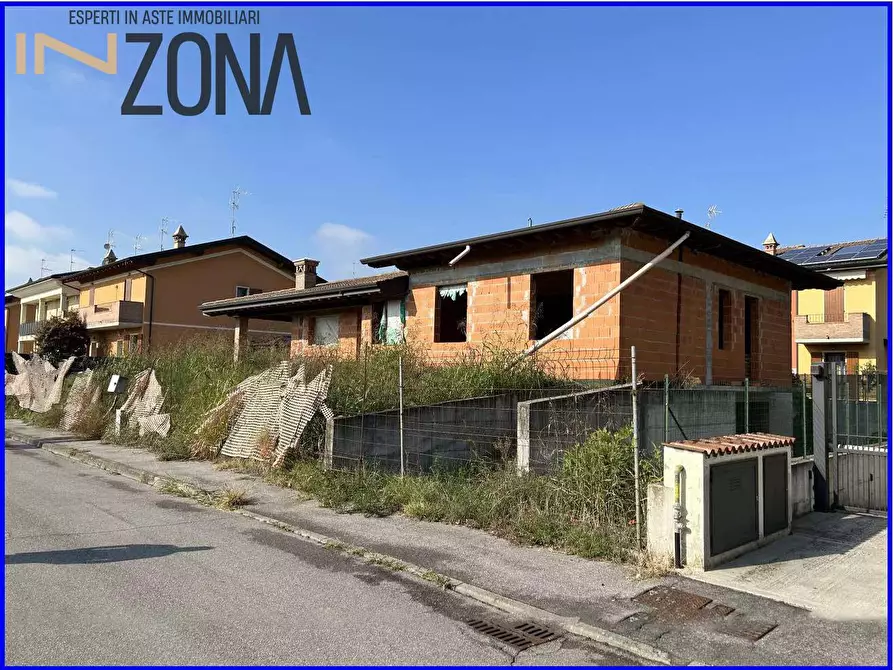 Immagine 1 di Villa in vendita  in Via XX Aprile a Pontevico