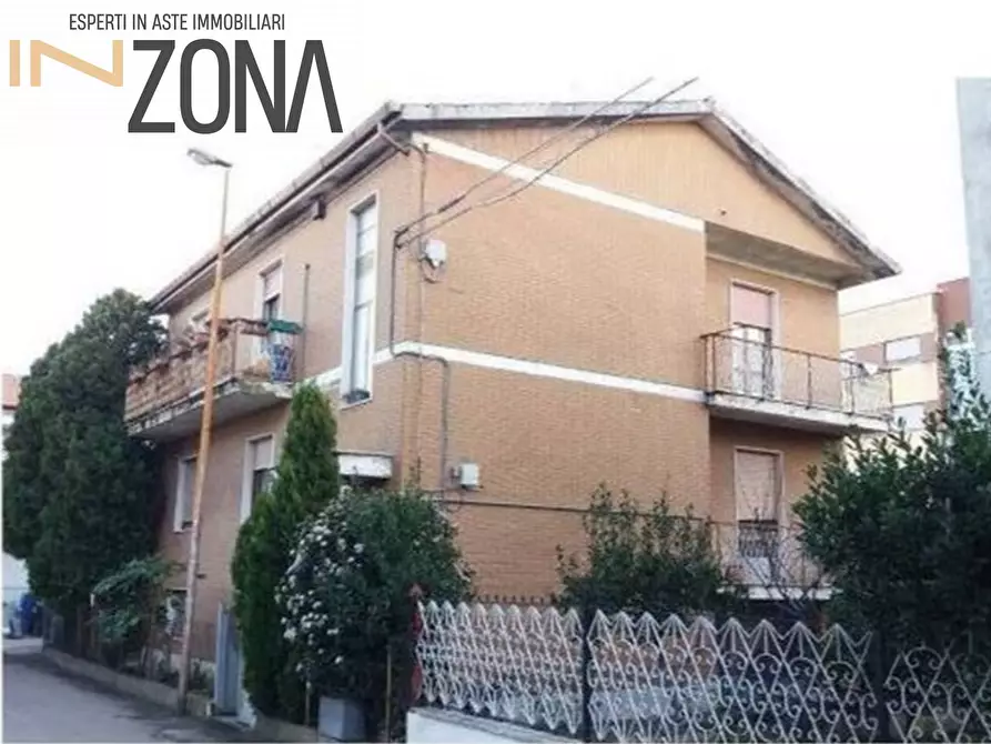 Immagine 1 di Appartamento in vendita  in Via Corno Grande a Pescara