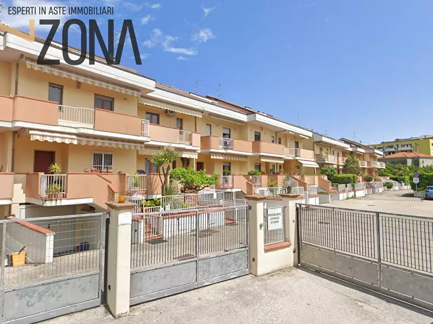 Immagine 1 di Villa in vendita  in Largo Madonna dei Sette Dolori a Pescara