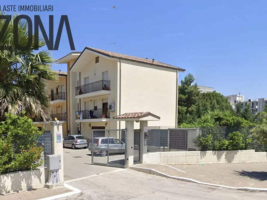 Immagine 1 di Villa in vendita  in VIA URBE a Cerignola