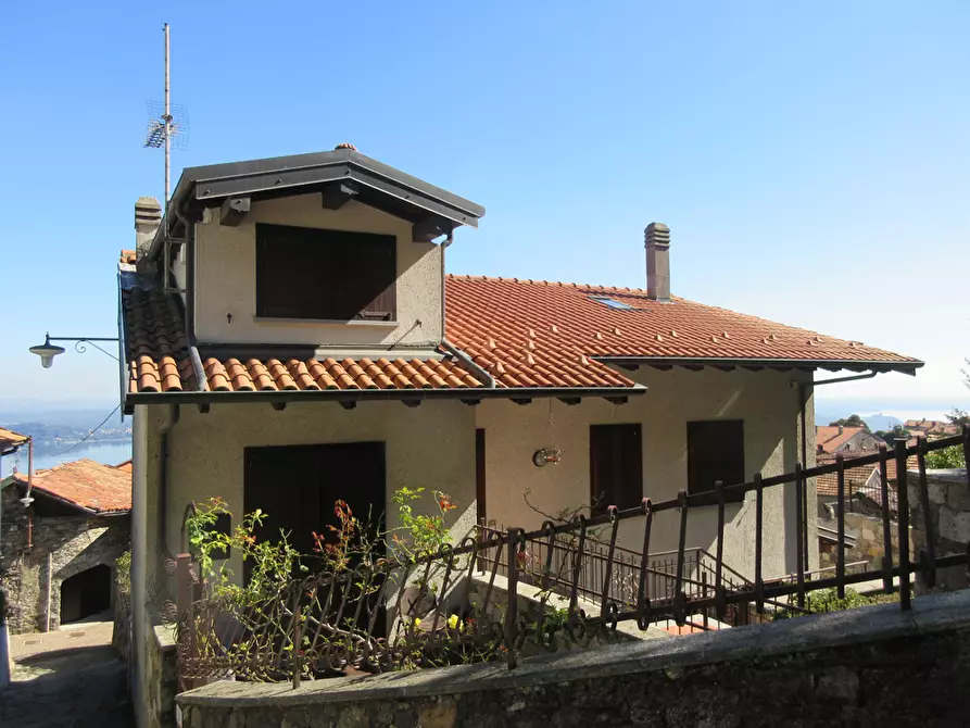 Immagine 1 di Casa indipendente in vendita  in Via Ronchetti a Stresa