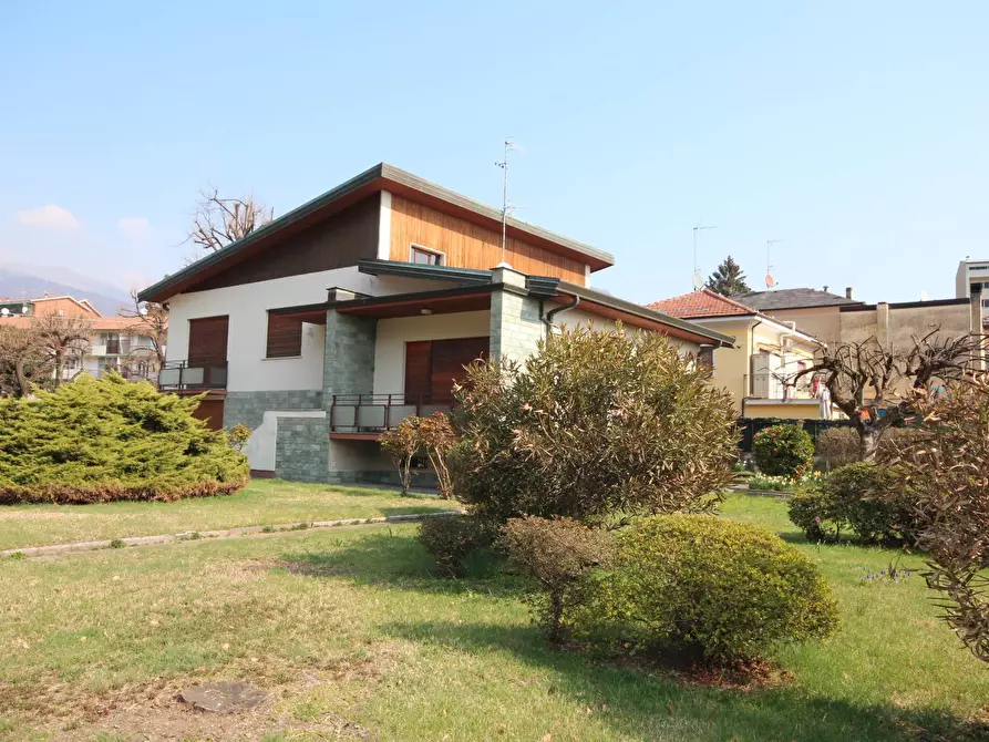 Immagine 1 di Casa indipendente in vendita  in Via Battaglione Intra 30  Verbania a Verbania