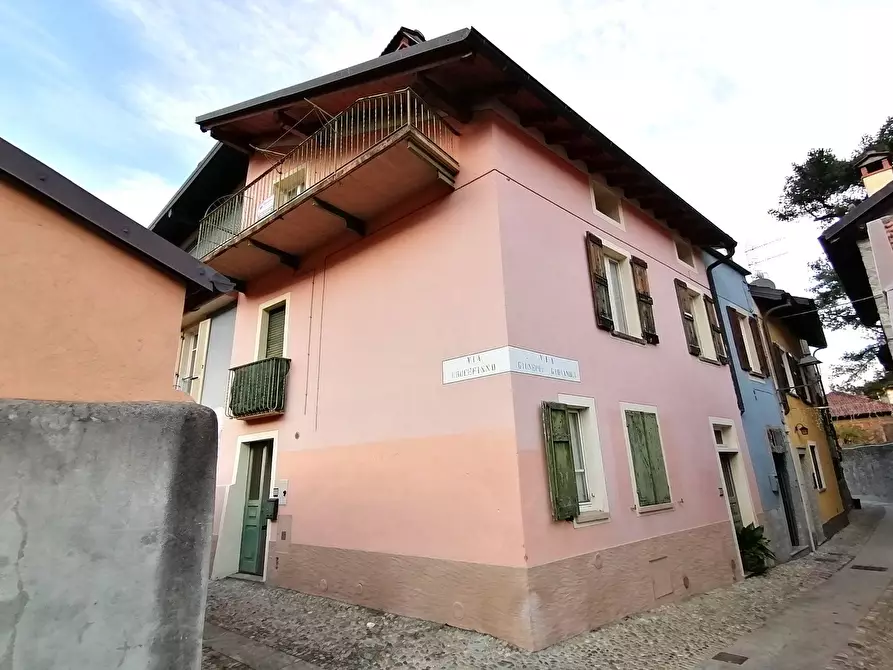 Immagine 1 di Casa indipendente in vendita  in Via Crocifisso a Cannobio