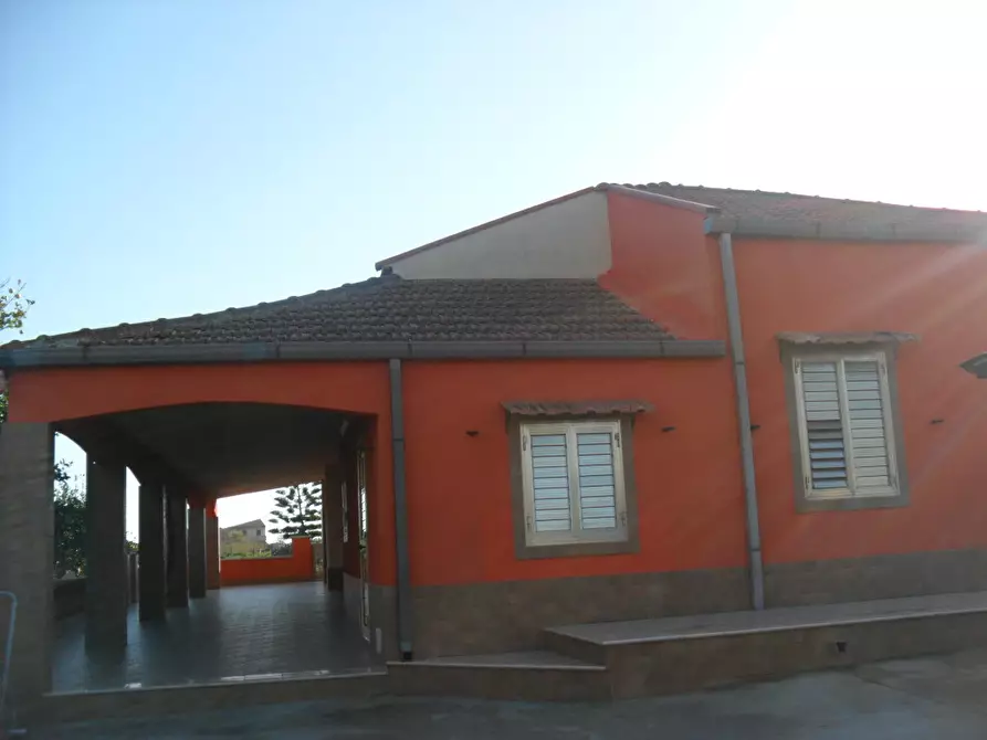 Immagine 1 di Villa in vendita  in S. M. Focallo - Contrada Passi a Ispica