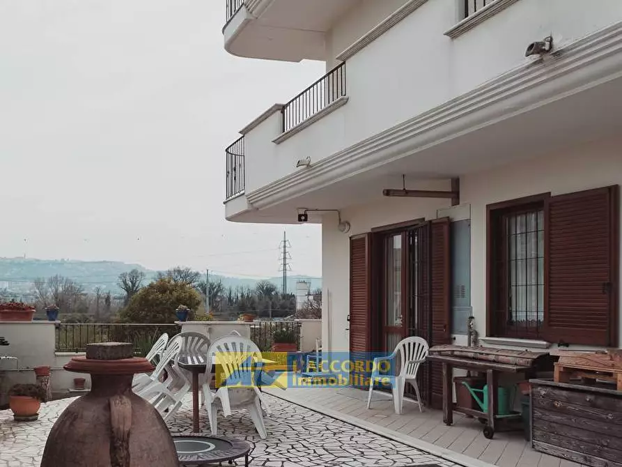 Immagine 1 di Villa in vendita  in VIA PIGNATELLI a Cepagatti