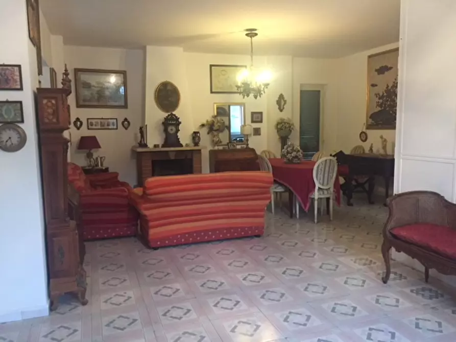 Immagine 1 di Villa in vendita  in Via Masseria Vecchia a Giugliano In Campania