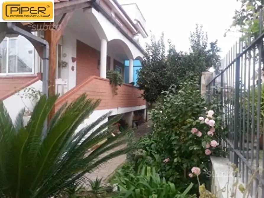 Immagine 1 di Villa in vendita  in Via Ripuaria a Giugliano In Campania