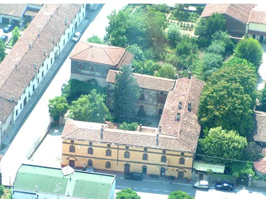 Immagine 1 di Palazzo in vendita  in Via Guglielmo Marconi a Ca' D'andrea