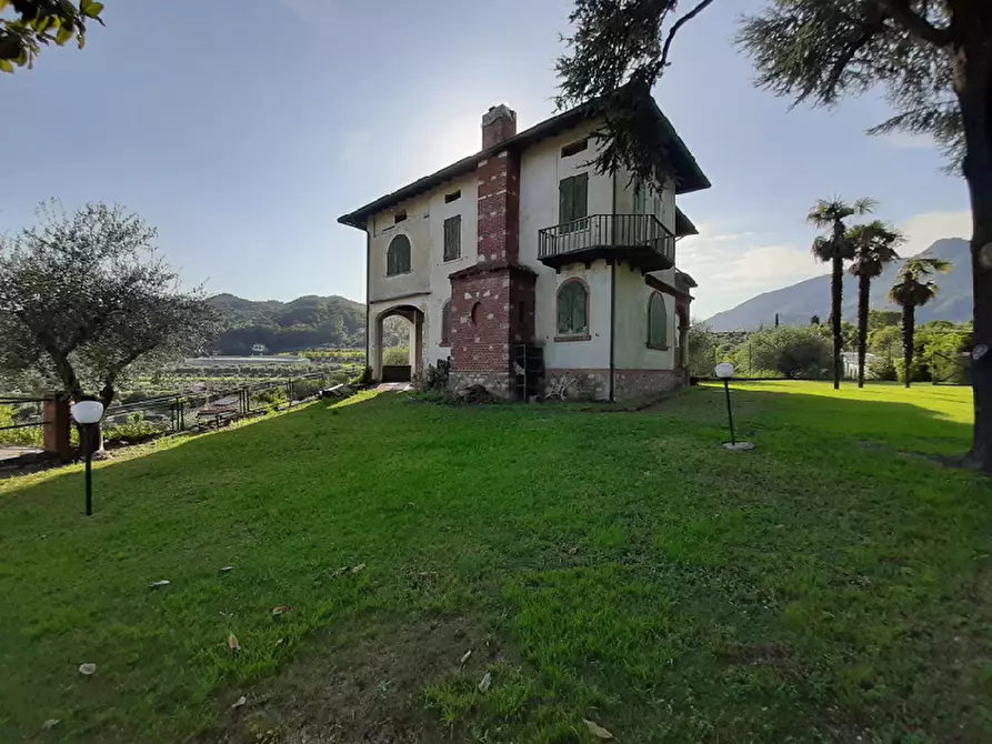Immagine 1 di Villa in vendita  in Via Pesarolo a Salò