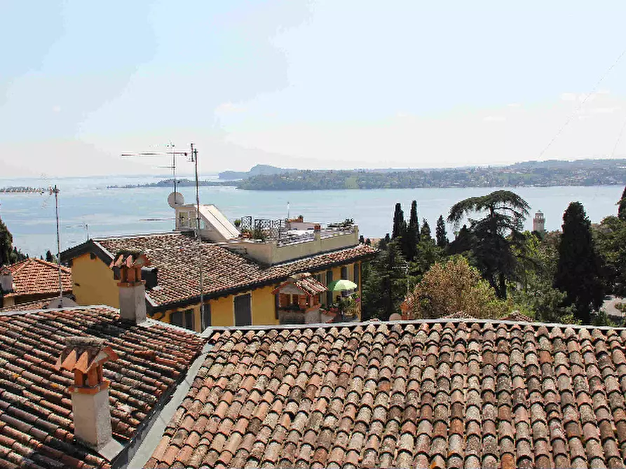 Immagine 1 di Appartamento in affitto  in Via Dell'Albera a Gardone Riviera