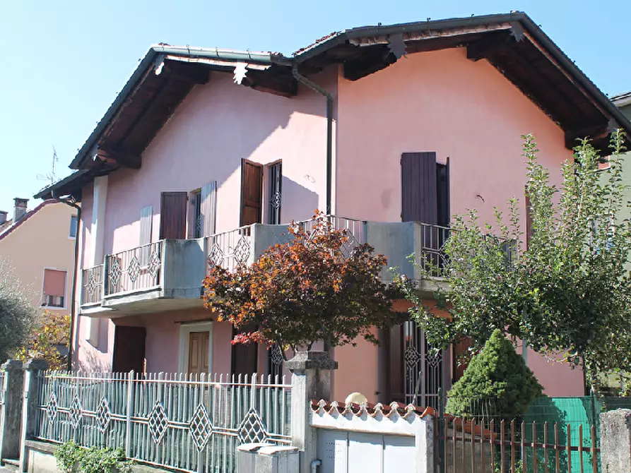 Immagine 1 di Villa in vendita  in Via Adamello a Brescia