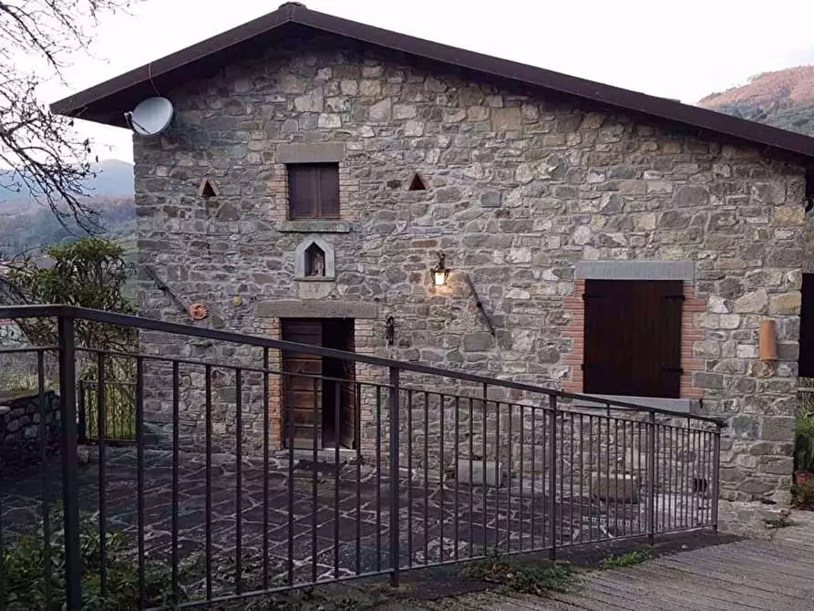 Immagine 1 di Palazzo in vendita  in Via provinciale a Minucciano