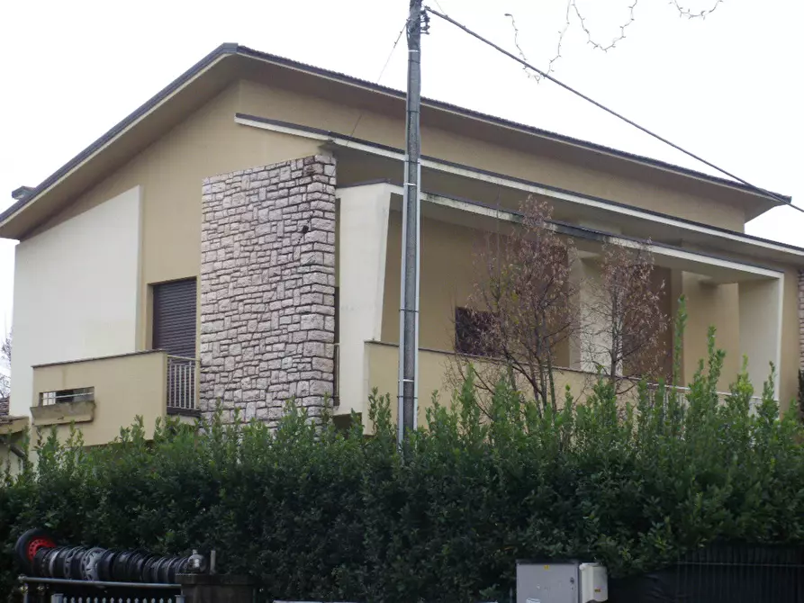 Immagine 1 di Appartamento in vendita  in Via ROMA a Pescantina