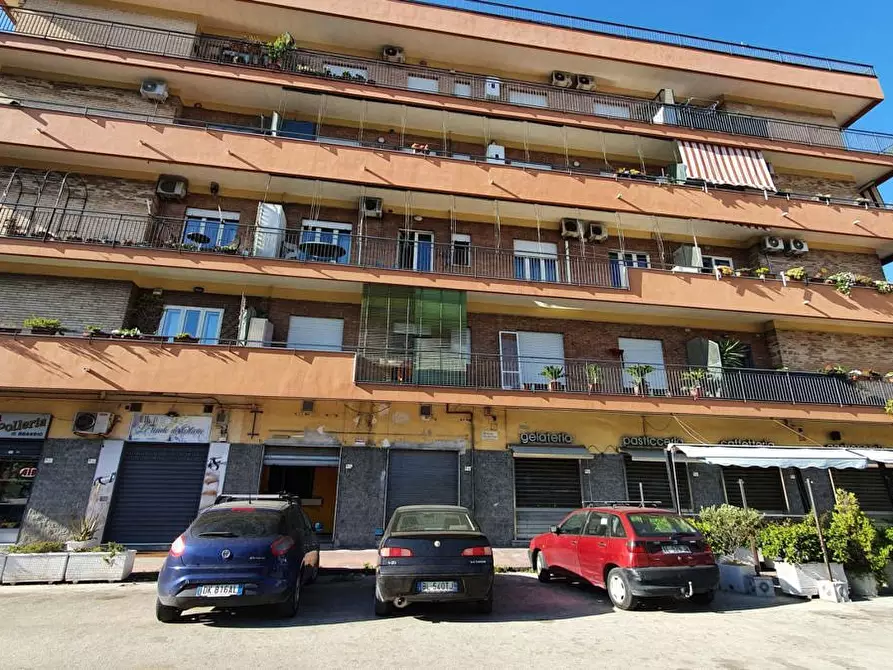 Immagine 1 di Negozio in affitto  in Via FRATELLI BANDIERA a Pomigliano D'arco