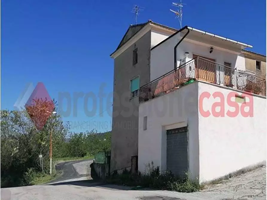 Immagine 1 di Villa in vendita  in Via Sprumaro a Cervaro