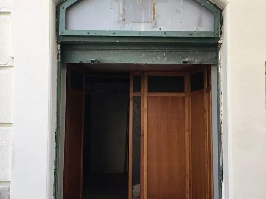Immagine 1 di Negozio in affitto  in Via ALVIANI a Capua