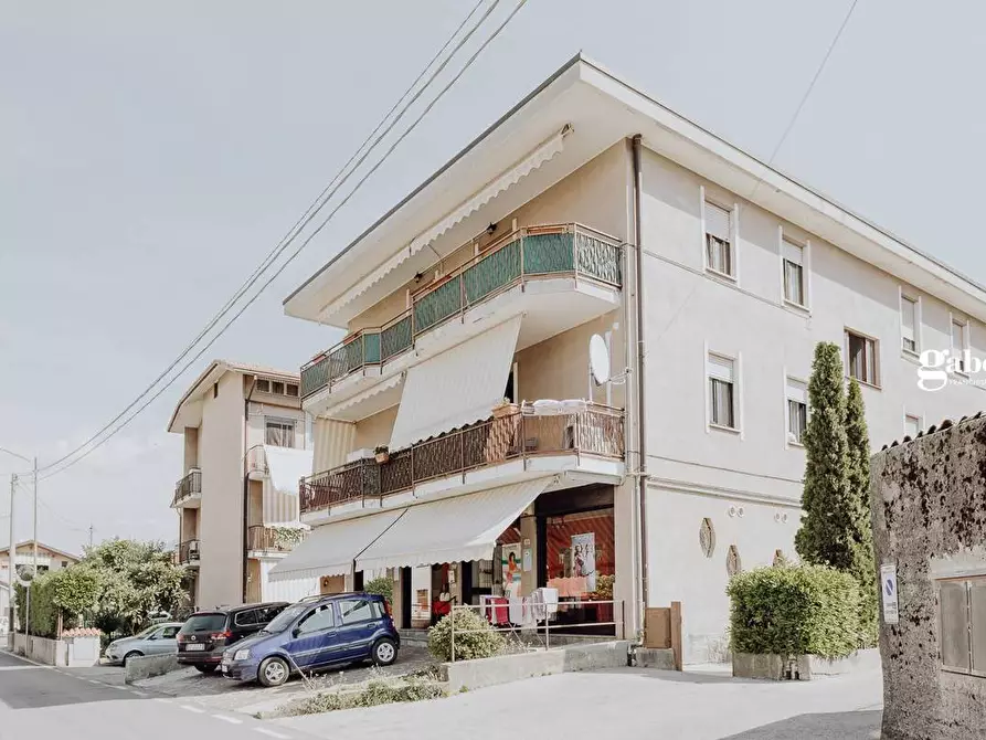 Immagine 1 di Appartamento in vendita  a Mandello Del Lario