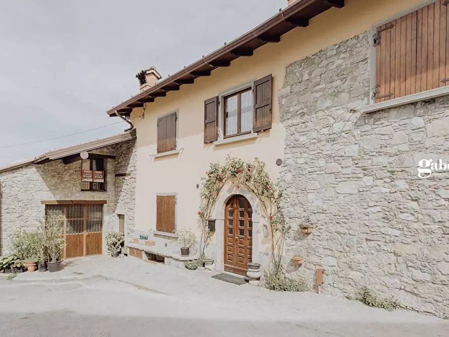 Immagine 1 di Casa indipendente in vendita  a Almenno San Bartolomeo